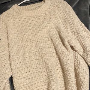 Cute knit beige sweater size medium